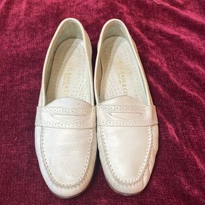 GH Bass & Company White Loafers 9M